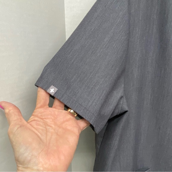 Figs Technical Collection Size XXL Graphite Gray V Neck Scrub Top 3 Pockets - Picture 6 of 14